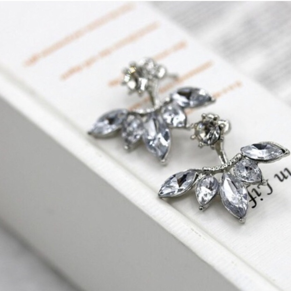 NEW Trendy Leafy Rhinestone Stud Earring in SILVER